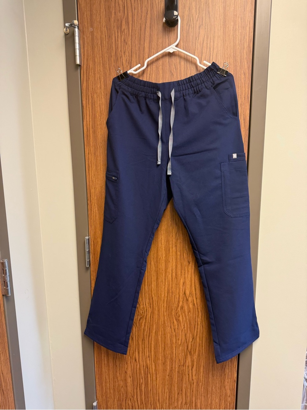 Women’s Dowa High Waisted Relaxed Straight Leg
Trousers FIGS size large reg